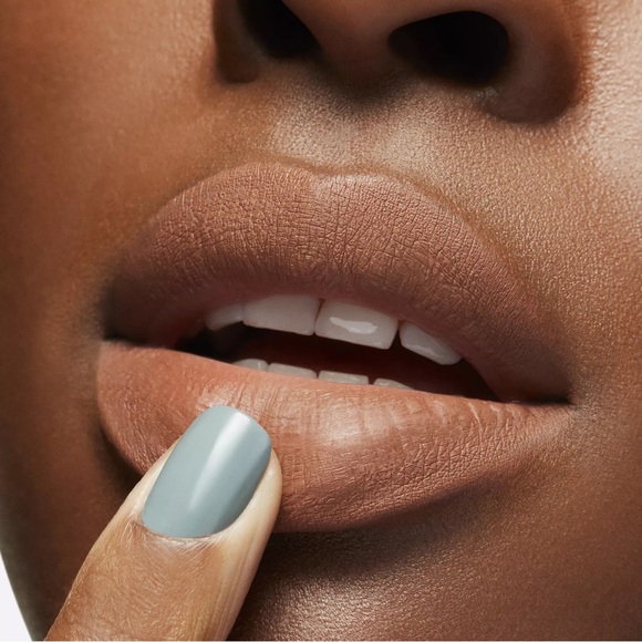 MAC ‘Posh’ Locked Kiss Ink Lipstick - Picture 6 of 9